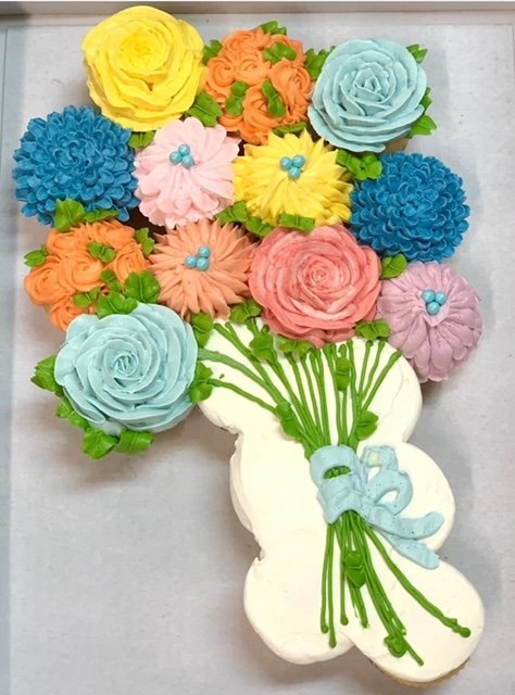 # 22 Flower Bouquet Cupcake Cake