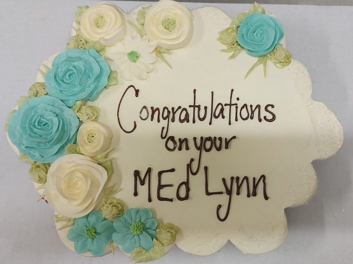 #24 Cupcake Cake with 10 Buttercream Flowers